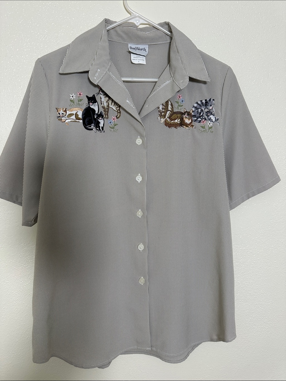 BonWorth Gray Short-Sleeve Button-Up with Embroidered Cats